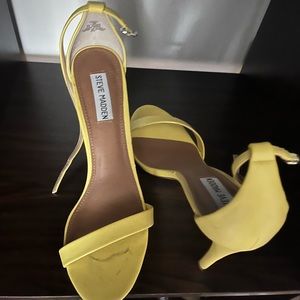 Women’s size 10 yellow heels